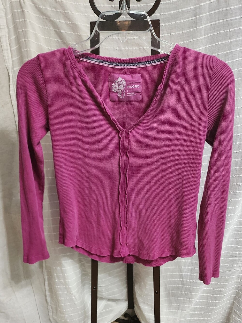 Anthropolgie‎ Pilcro Ribbed V-Neck Long Sleeve Top in Deep Fuchsia Magenta